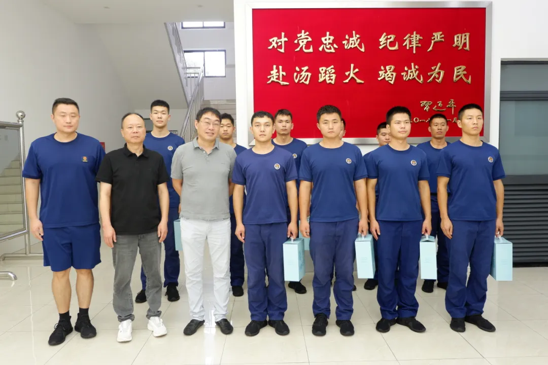 致敬“火焰蓝”——桃浦智创城公司走访慰问普陀消防救援支队桃浦特勤站