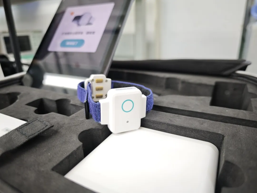 13160246tn1v.jpg 5.jpg