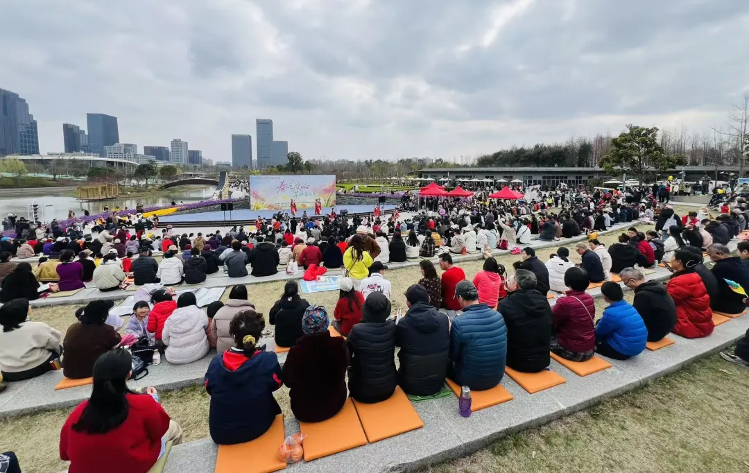 草坪音乐会、郁金香花海！TOP中央公园“春之交响”新民乐专场人气爆棚