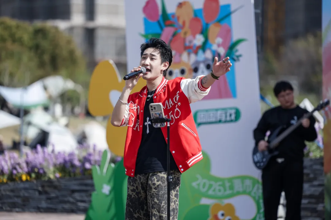 311334399me4.jpg 4.jpg